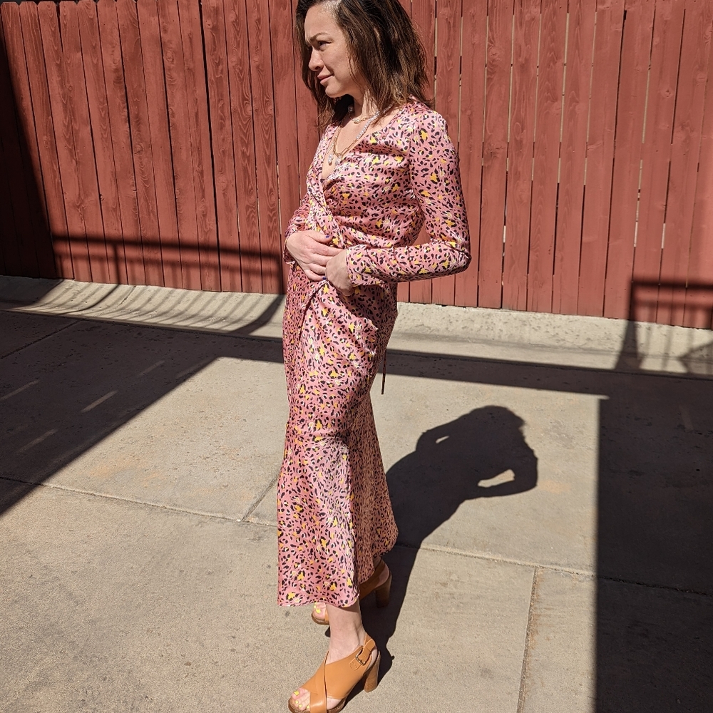 Like New Pink Leopard Print Long Sleeve Satin Midi Wrap Dress small - Picture 3 of 15